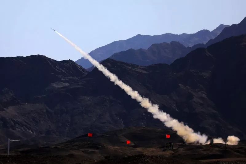 高空杂技燃爆你的眼球！来射吧！