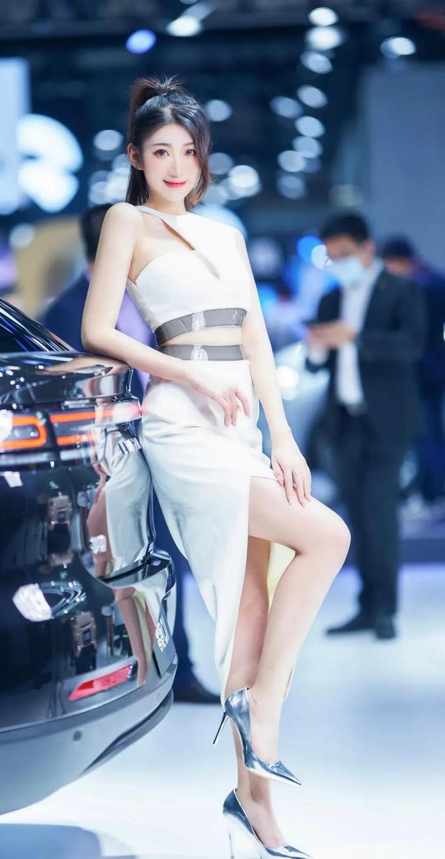 真人美女无内裤露屁股露阴图_美女露奶_奶露是啥