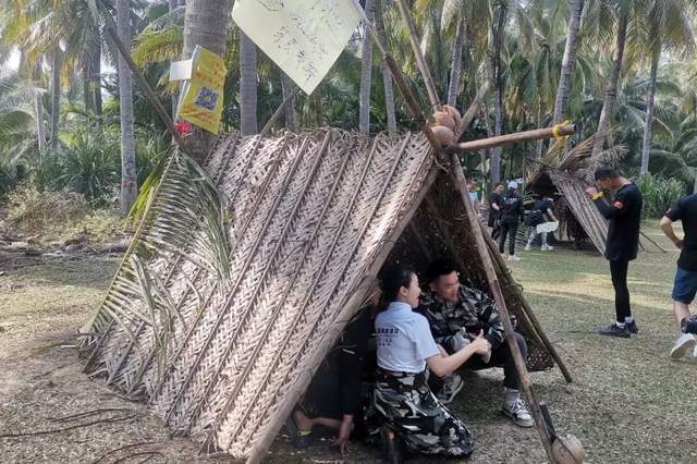 求生荒岛类版手机游戏有哪些_手机版荒岛求生类游戏_荒岛求生类手机单机游戏