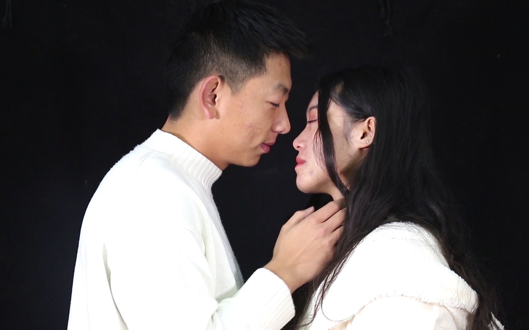 手机恋爱接吻游戏_接吻恋爱手机游戏_有接吻的恋爱游戏