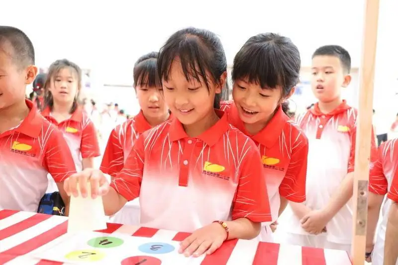 手机建筑生存游戏：挑战与友谊并存，建设与成就共舞