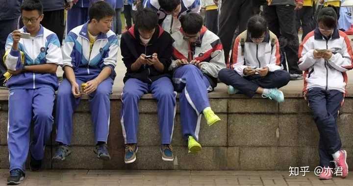 知乎推荐手机游戏_手机打游戏坏的快吗知乎_知乎玩游戏的手机