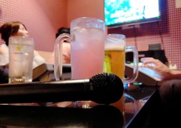 有人在唱歌的手机游戏_唱歌玩游戏的app_唱歌的手机游戏