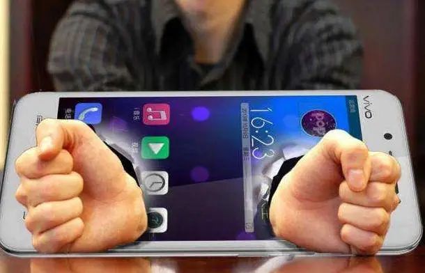 有多少人还在用手机打游戏_用游戏手机的人_打游戏还可以的手机