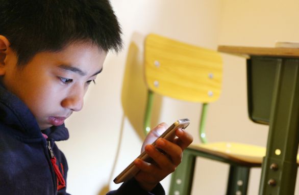 中学生适合玩手机游戏有哪些_什么手机适合中学生玩游戏_中学生适合玩手机游戏吗男生