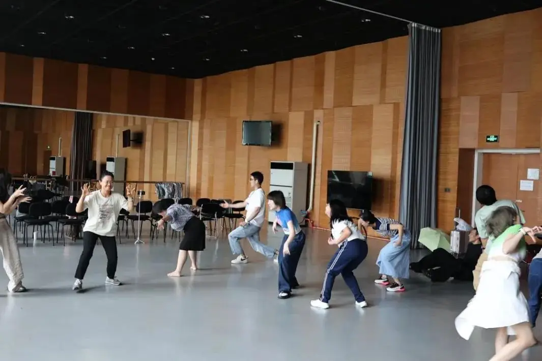 一首强劲的音乐响起_一轮强劲的音乐响起_劲爆音乐响起来